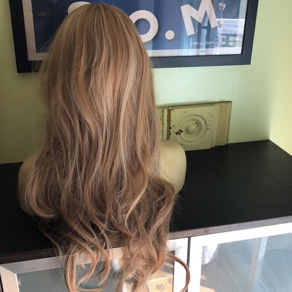 Gorgeous long Wig - Picture 3 of 8